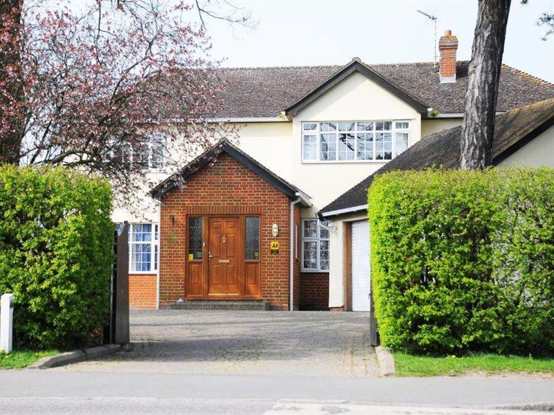 Dunmow Guest House Грейт-Данмоу Экстерьер фото