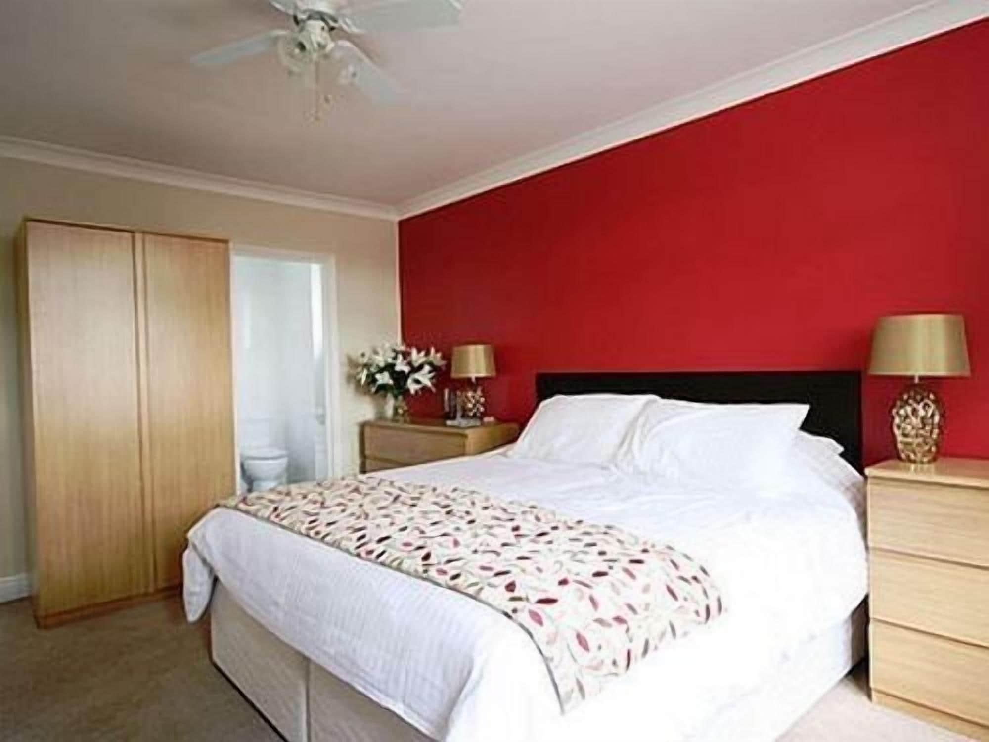 Dunmow Guest House Грейт-Данмоу Экстерьер фото